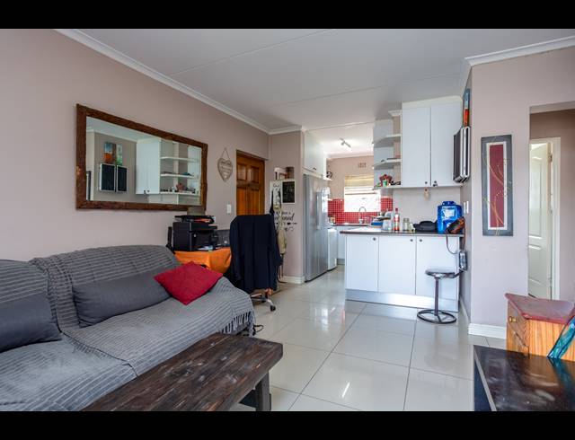 2 BEDROOM FLAT SOLD IN LANSDOWNE